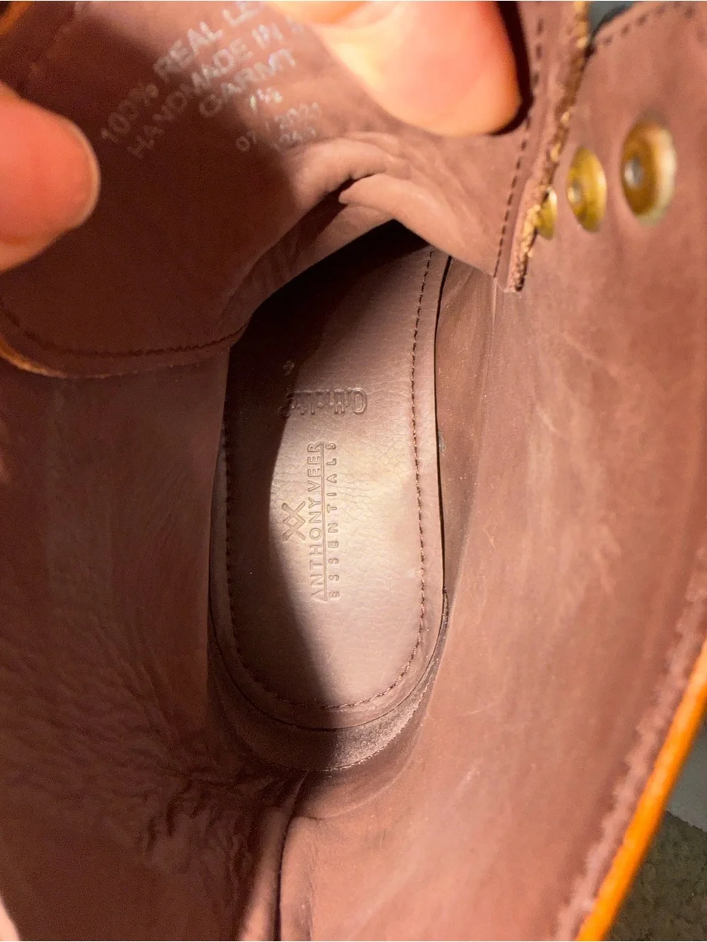 Men's Tan Leather Brogue Chukka Boots with Lace-Up Closure